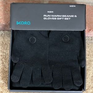 Skora Beanie & Glove Set